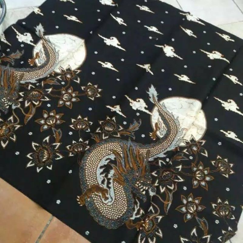 Batik solo Motif Naga Malam hitam