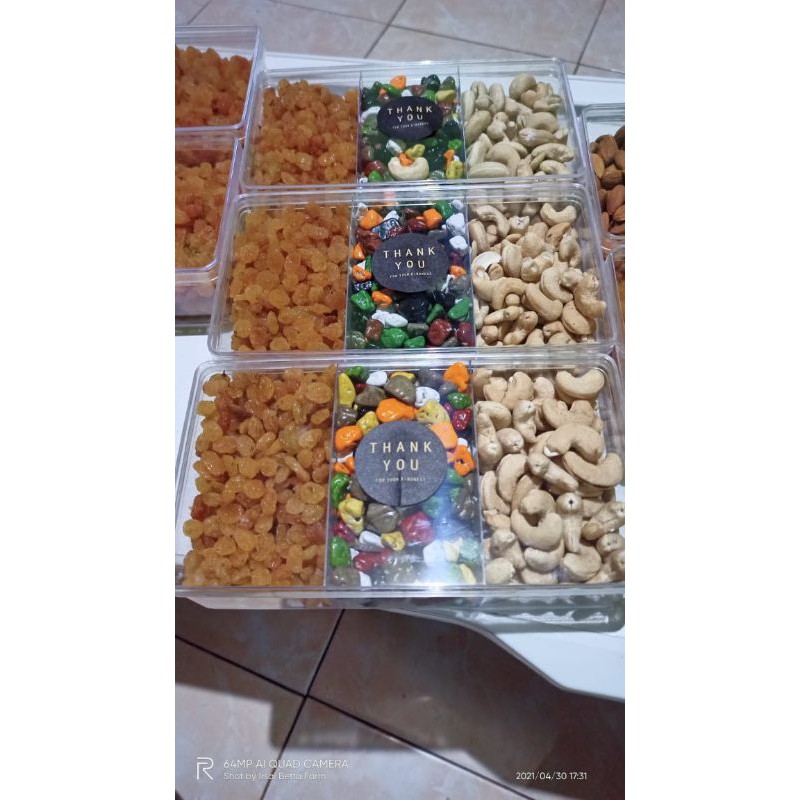 

kacang Almond/mete mix kismis & coklat kerikil 500gr