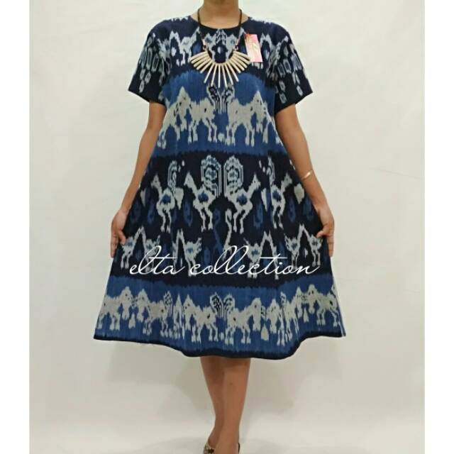 Dress tenun etnik motive Sumba