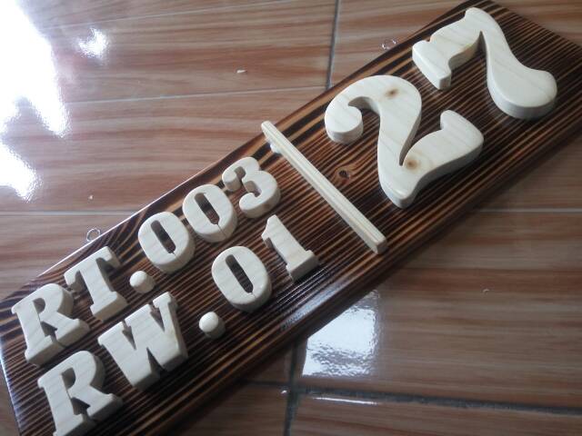 Papan nama / no rumah dari kayu