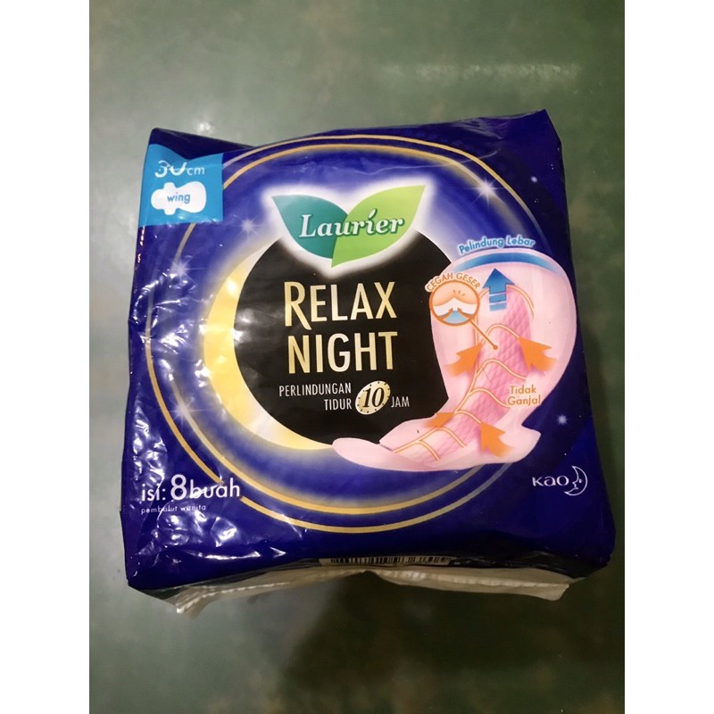 Laurier Relax Night 30 cm isi 8 pads Pembalut Bersayap