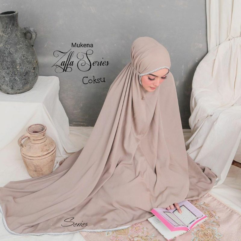 MUKENA JUMBO RENDA DEWASA POLOS TAS AMPLOP  HYGET  VMIT-023Variasi：RANDOM WARNA, HITAM, NAVY, MUSTAR