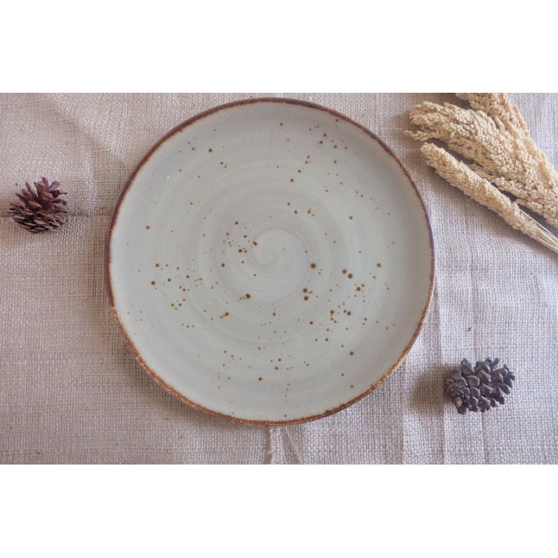 piring makan keramik rustic