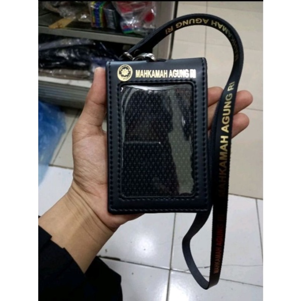 

HJK Name Tag Id Card Tempat Kartu Plus Tali Logo Mahkamah Agung RI MA RI 2 Muka