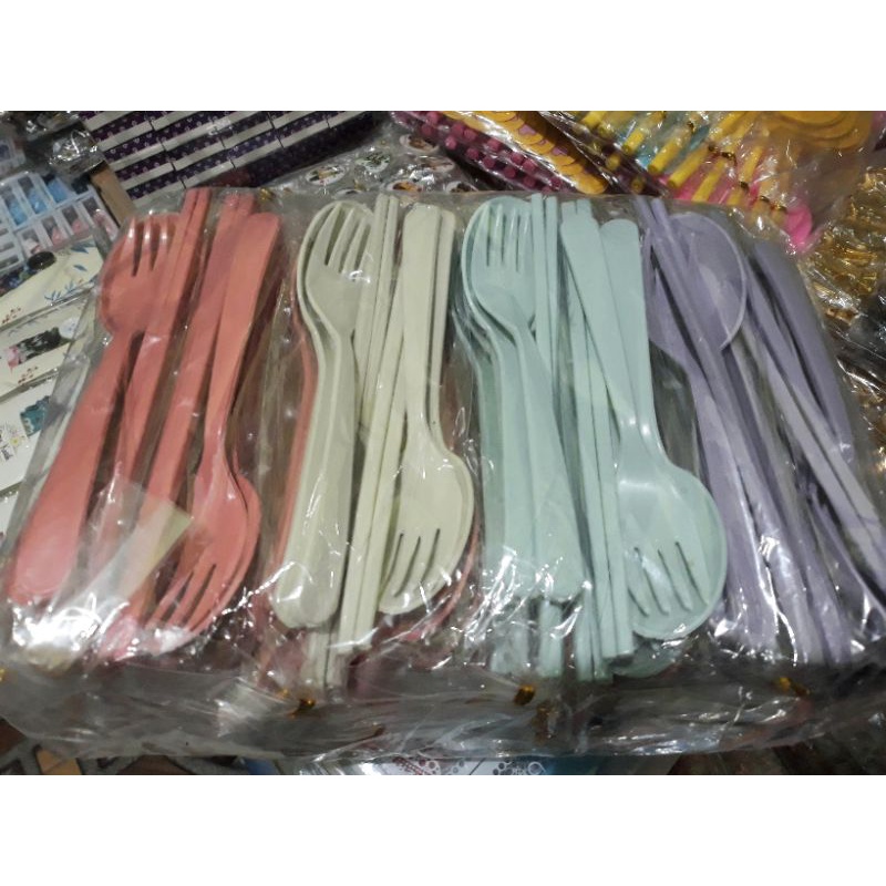 SOUVENIR SENDOK SET ( SENDOK GARPU SUMPIT ) BAHAN PLASTIK 25 SET