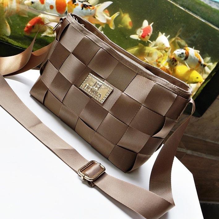Banyak Promo Fashion Lisban Anyam x6319 Tas Selempang Unik // TAS WANITA BONIA SELEMPANG ANYAM IMP