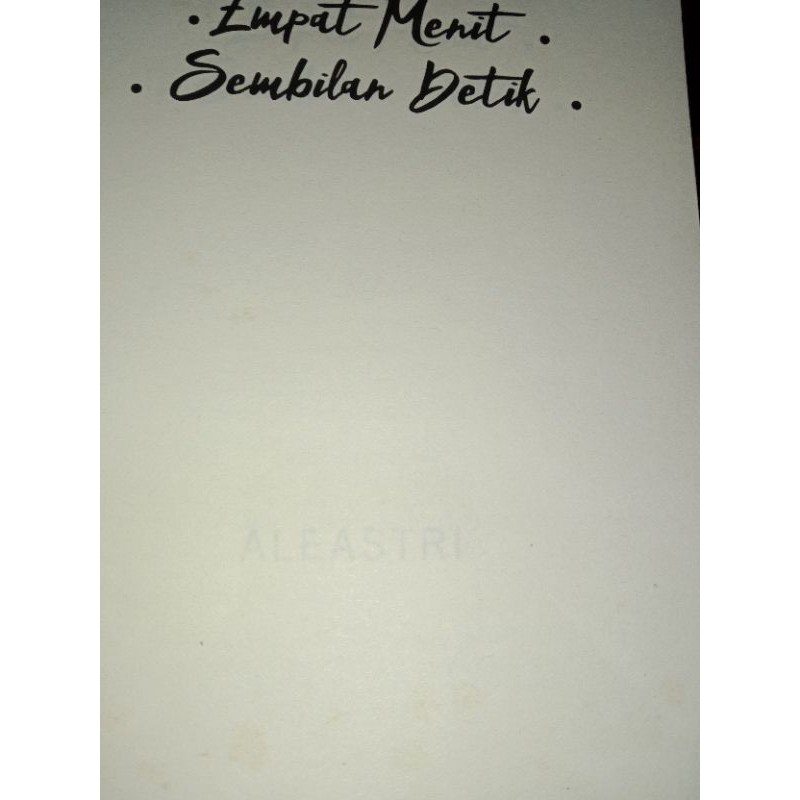 Novel 4 menit 9 detik (Preloved)