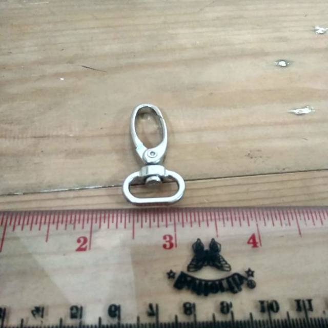 

Kait Tas Besi 10 mm warna Nikel