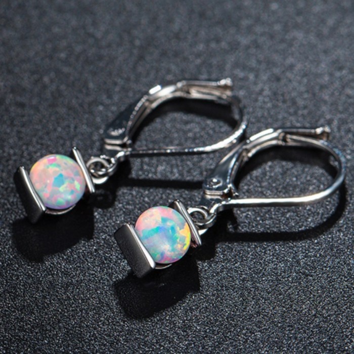 Anting Lapis Silver Dengan Opal Api Putih Untuk Wanita