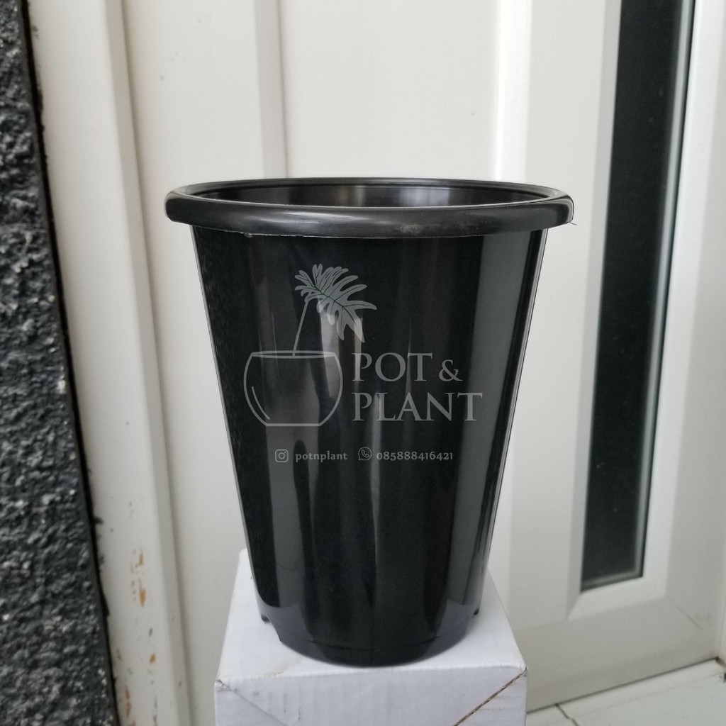 Pot Plastik NKT Tower 18 Tinggi - HITAM
