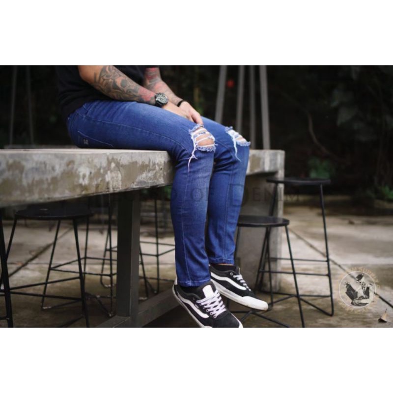 celana sobek lutut birumudascrub legend off denim original / celana sobek lutut tembus kulit / celana sobek sofjeans / celana sobek lutut pria /celana sobek pria / celana sobek pria bisa cod