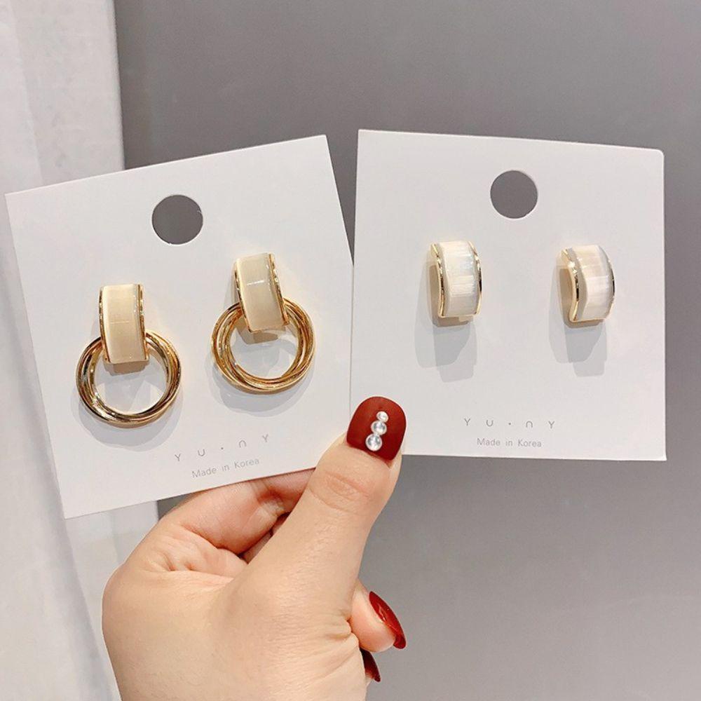 Mxbeauty Anting Bulat Geometris Elegan Retro Fashion Cocok Telinga Perhiasan Temperamen Wanita Earrings