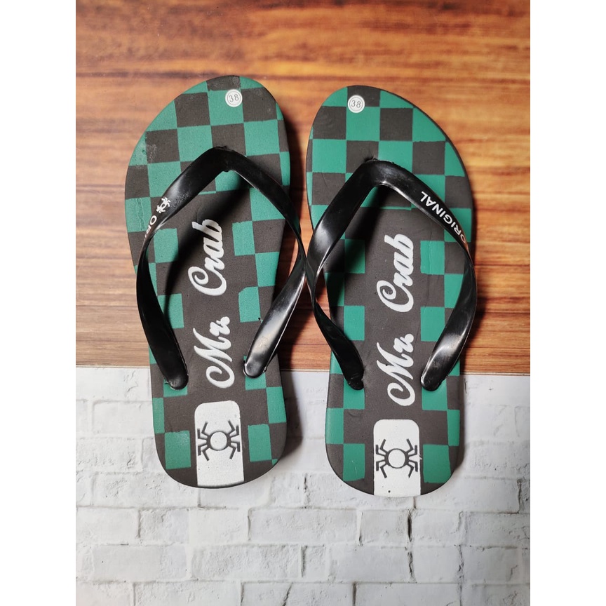 Sandal jepit pria motif Mr.Crab