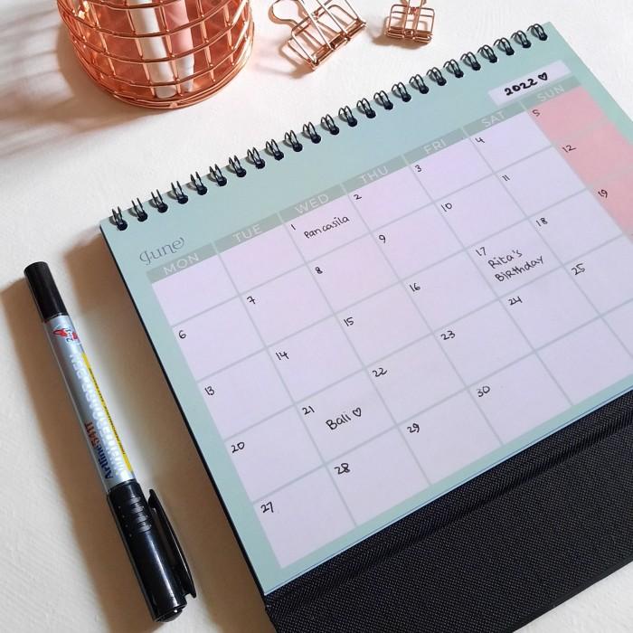 

Erasable Calendar Planner 2022 / Kalender Meja Ukuran A5 Hardcover
