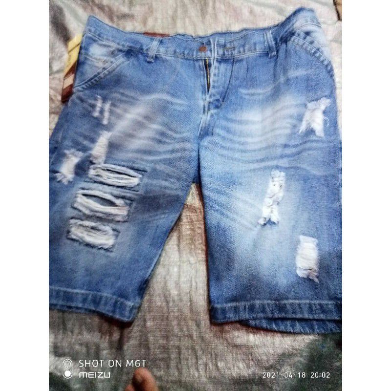 CELANA PENDEK LEVIS SOBEK/ROBEK/CELANA PRIA SIZE27/38 bahan tebal adem Soo pasti nyaman di pakai