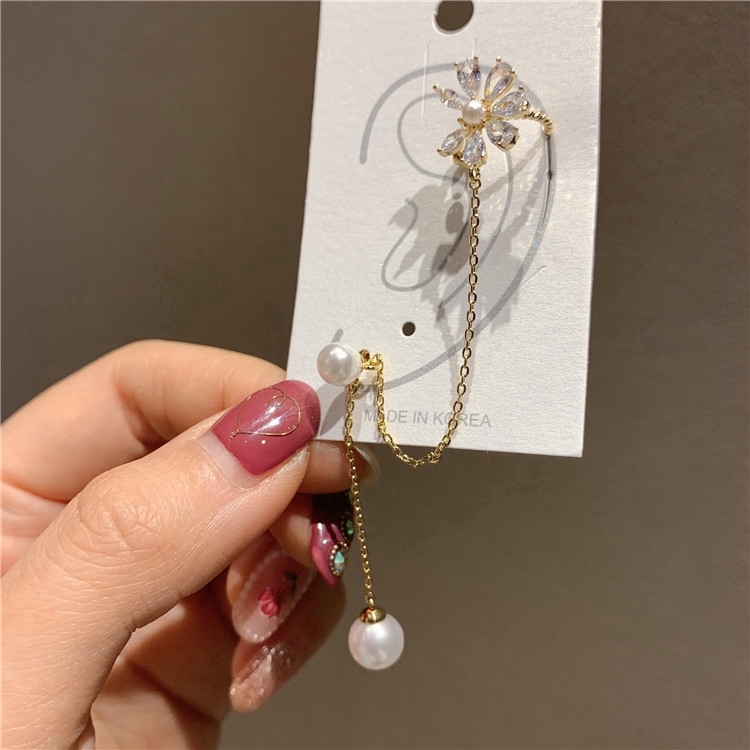 Aksesoris Fashionable Wanita Single Lucu Bunga Pearl Crystal Earrings