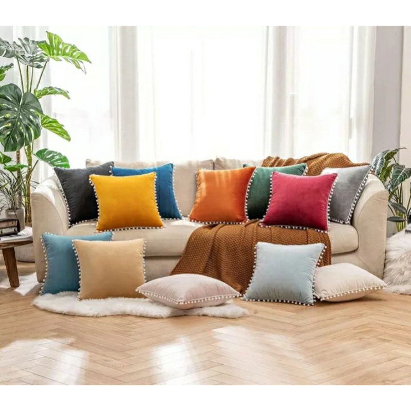 2 pcs sarung bantal pompom 55x55