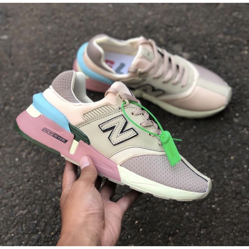 Sepatu Sneakers Wanita New Balance 997 Cream-1