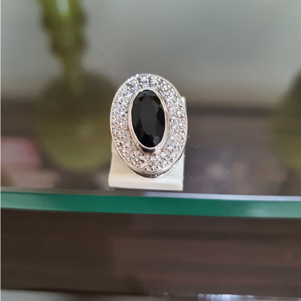 Liontin Perak Dilapisi Emas Putih Dengan Batu Permata Onyx/Hitam