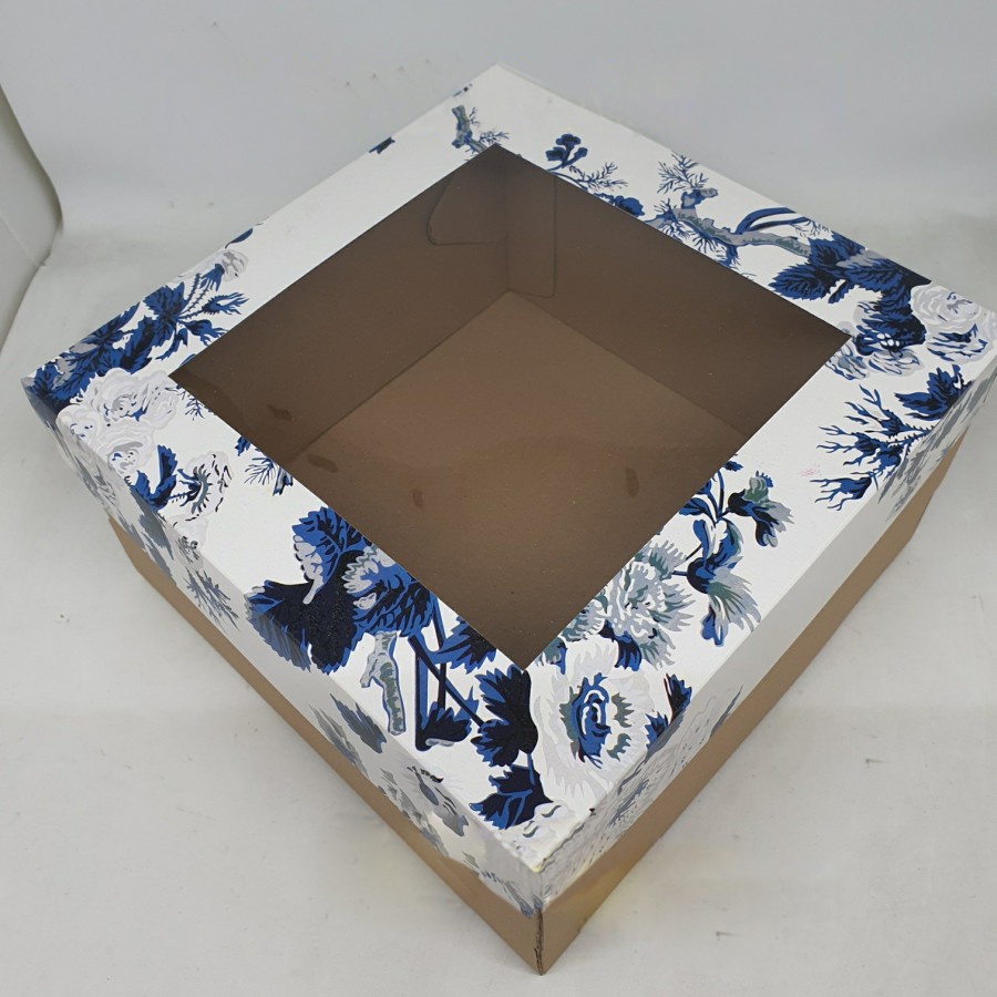 

( 5 Pcs ) Kotak Kue Blue Flower Tutup Jendela Mika Kardus Bungkus Kemasan Kue Bolu Lapis Pudding Ukuran 22x22x16 cm