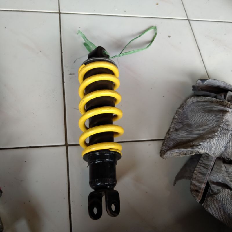 shock belakang new vixion