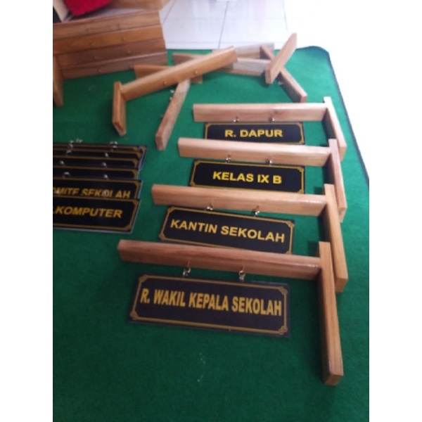 

papan nama akrilik