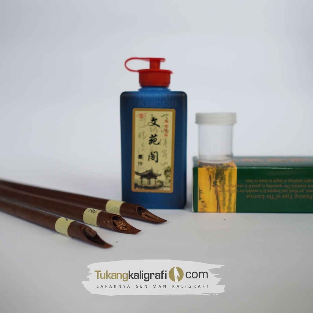 

Paket Alat Kaligrafi 4 (tinta+tempat tinta+3kalam)