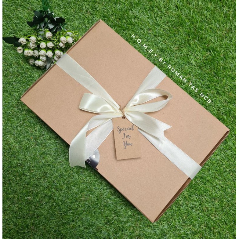 

box hampers / bingkisan ulang tahun (hanya box & hiasan)