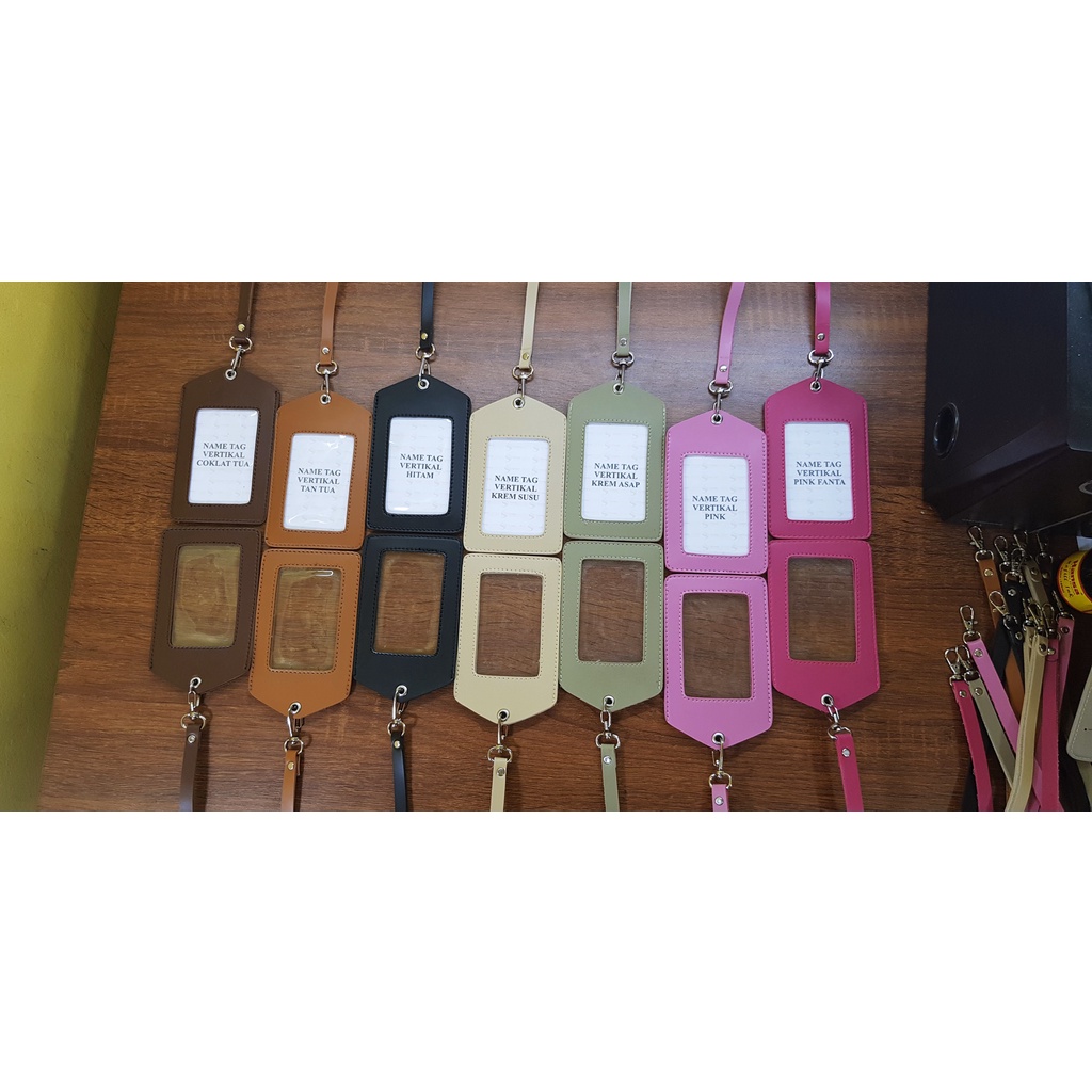 

NAME TAG VAKSIN Card Holder Gantungan Kartu Casing ID Card Name Tag Colour Tempat Tanda Pengenal VAKSIN AR41