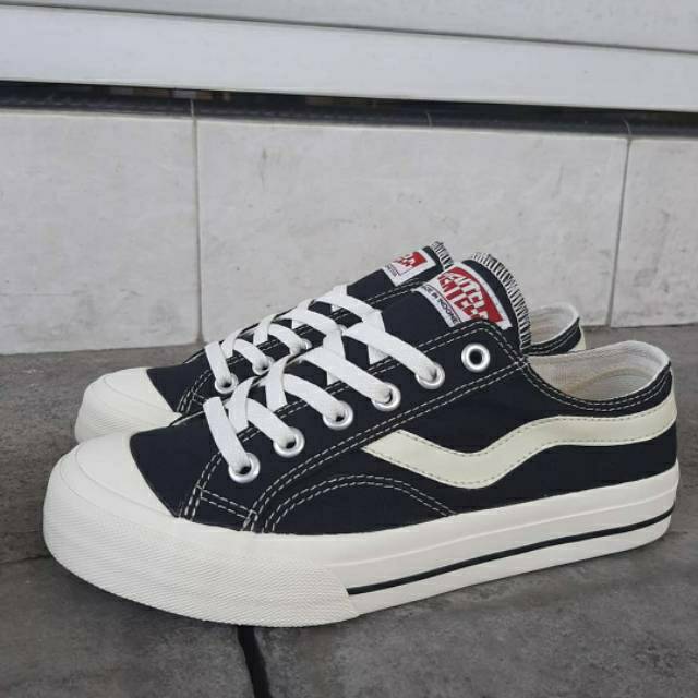 SEPATU VENTELA PUBLIK LOW BLACK NATURAL