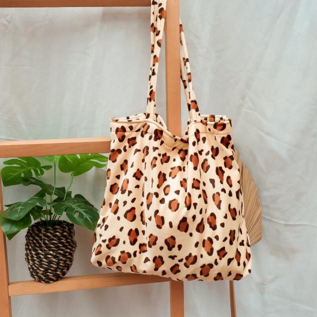Tas totebag motif bulu bludru macan leopard wanita / tas hewan