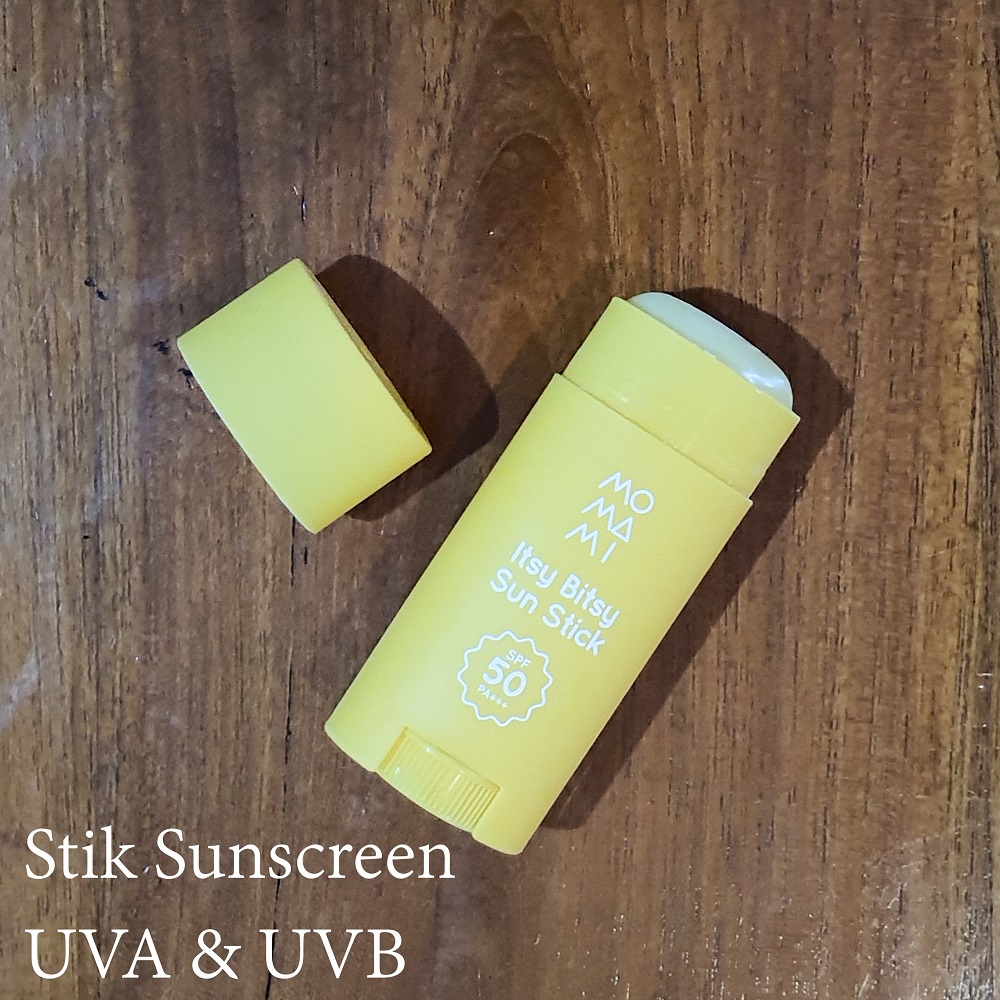 Momami Itsy Bitsy Sun Stick Tabir Surya Bayi dari UVA dan UVB Anti Air