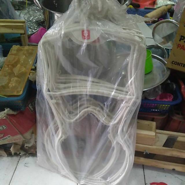 Hanger gantungan untuk display pakaian anak