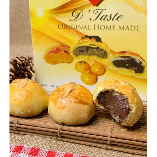 

DEB Pia coklat pia susu pia keju Bandung, pia bandung enak, oleh oleh bandung murah Hampers Natal