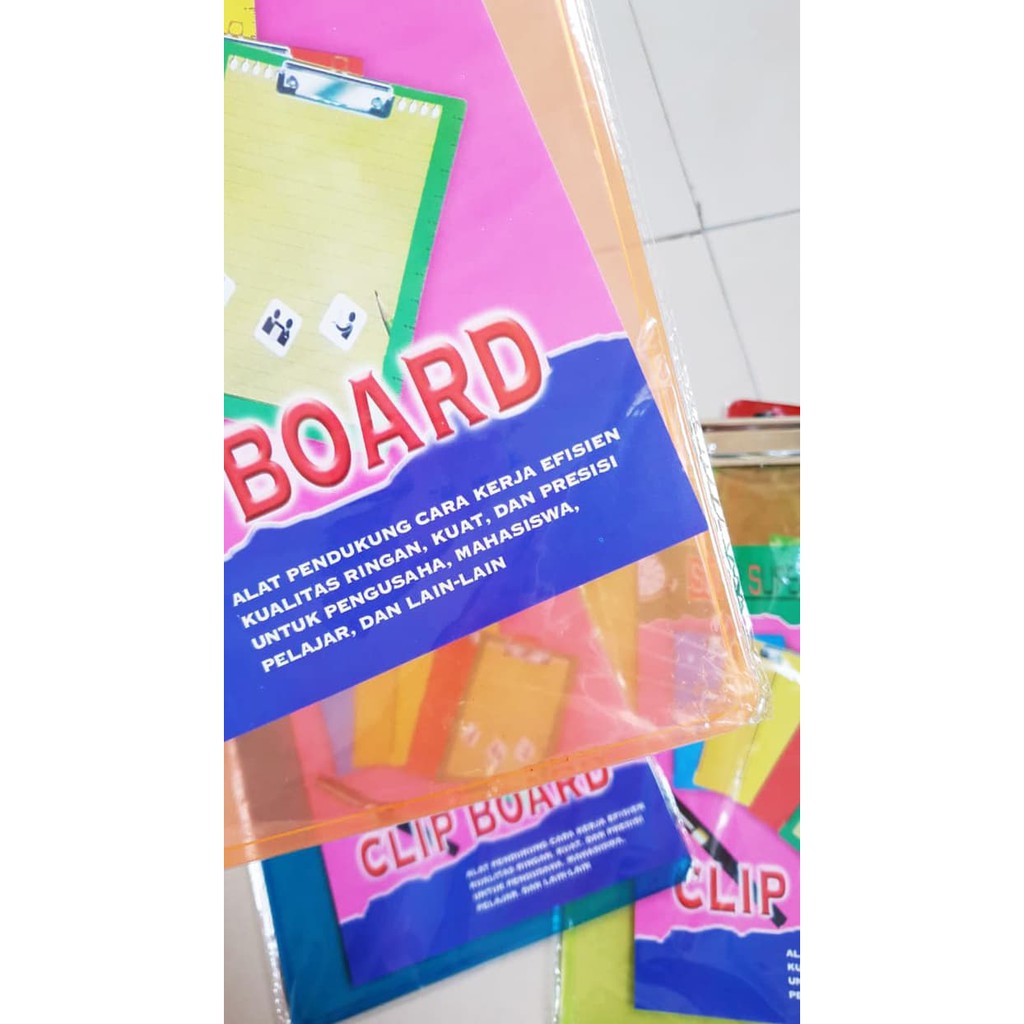 

Grosir Clip Board / Papan Jalan Plastik Transparant / Alas Tulis Ujian Polos Keren