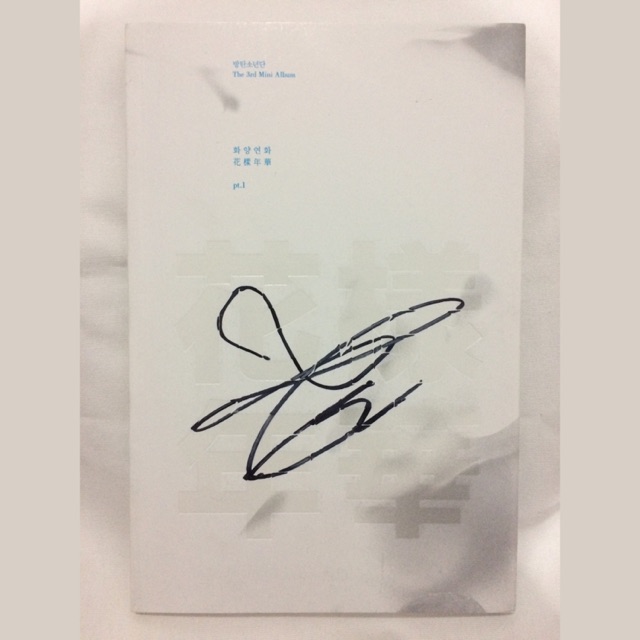 BTS 3rd Mini Album HYYH PT.1 white ver. (V sign fr MWave)