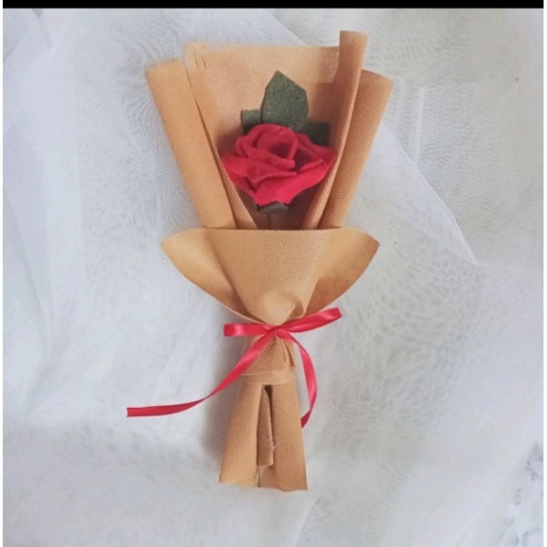 buket bunga mawar asli flanel hadiah wisuda murah warna merah