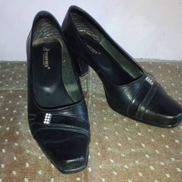 Sepatu Yenifree