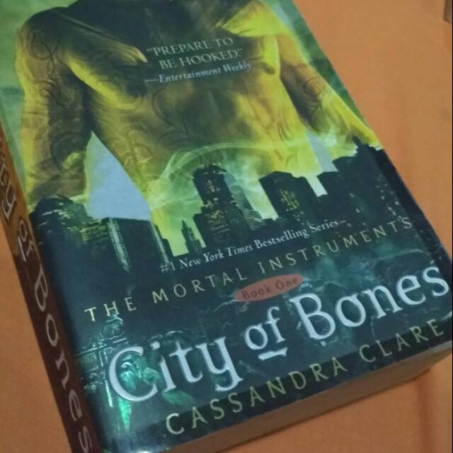 BUKU The mortal instruments City of bones ENGLISH