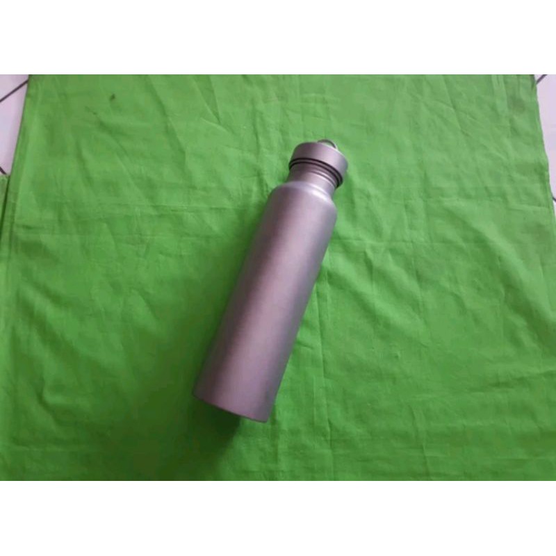 botol sepeda bidon original titanium 800 ml tempat air minum sepeda bottle cage