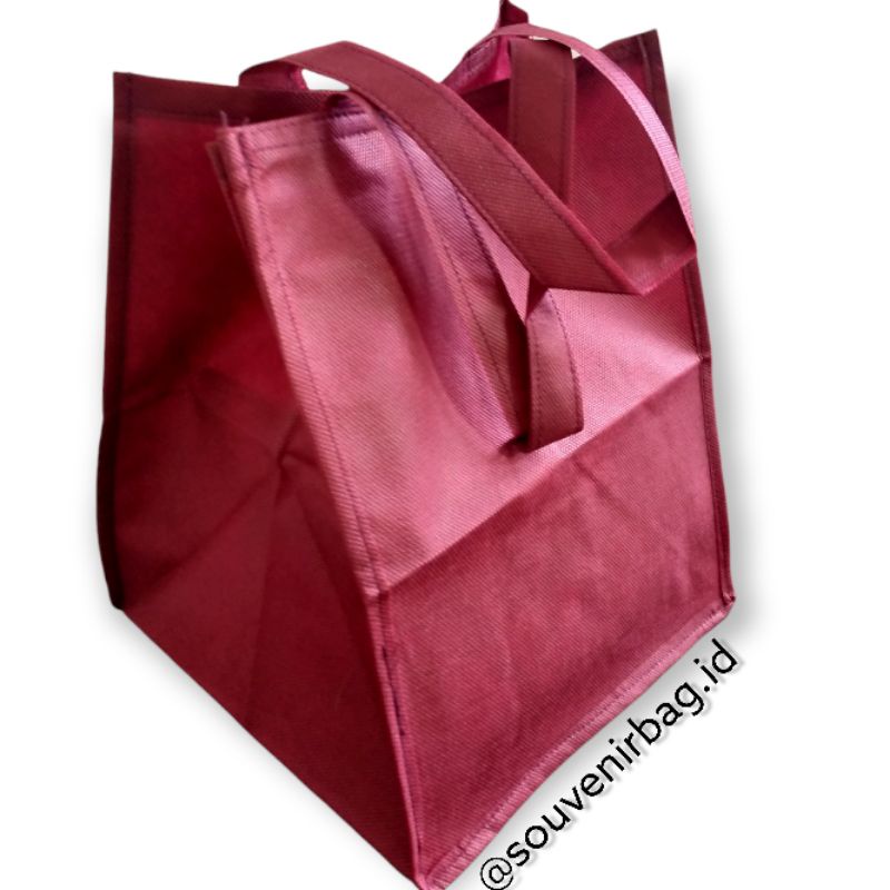 

Tas Hajatan Goodie Bag Spunbond Polos (1 lusin 12 pcs)