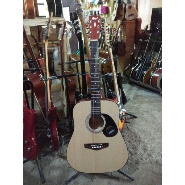 Gitar akustik cort