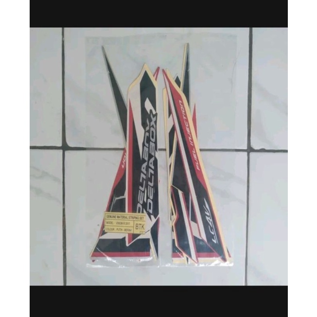 stiker yamaha vixion advance 2017 putih-merah