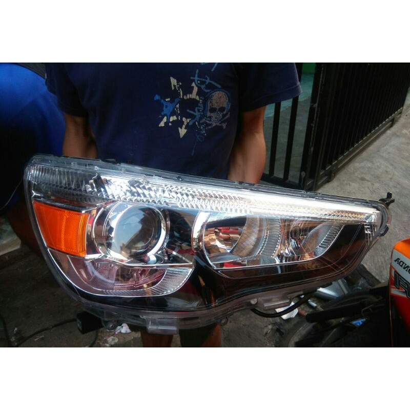 Headlamp Lampu Depan Mitsubishi Outlander