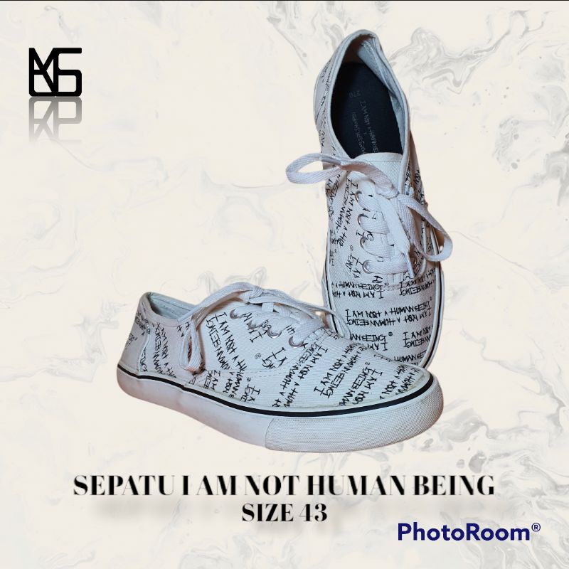 SEPATU I AM NOT HUMAN BEING
