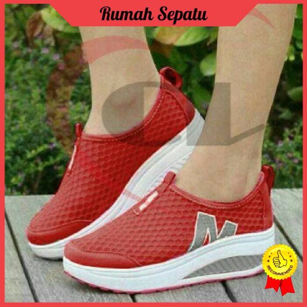 SEPATU KETS WANITA CASUAL SANTAI M HITAM TANPA TALI JOGGING LARI OLAHRAGA SPORT