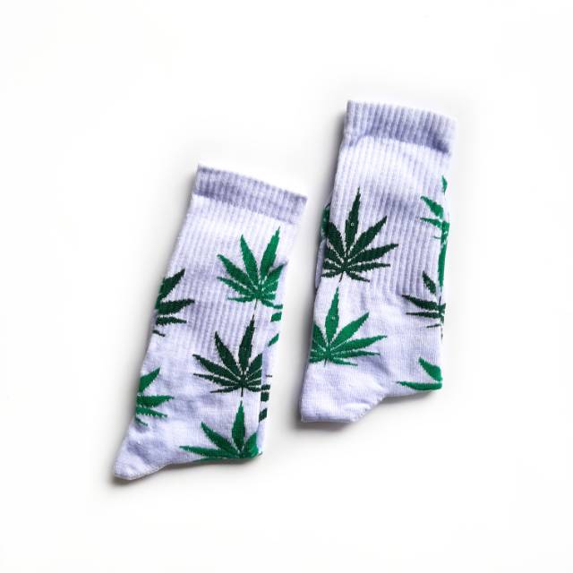 Kaos kaki motif daun hijau muda hijau tua