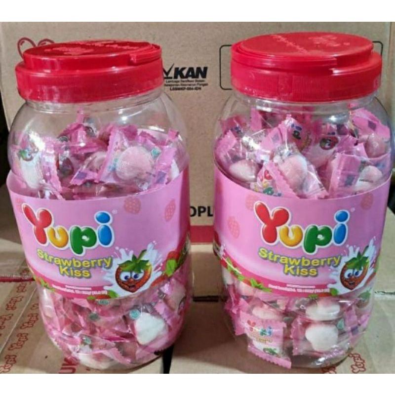 

Yupi permen kiss strawbery Toples