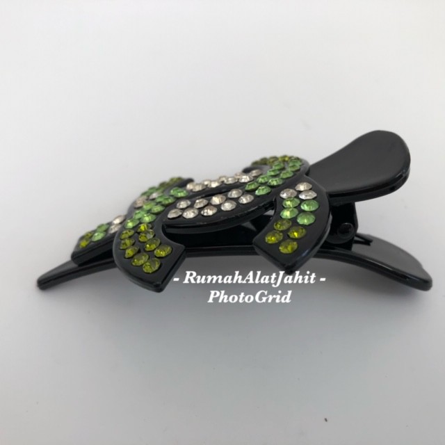 Jepit rambut (hair clip) Permata 8.5 cm model 7A16 0D motif logo C, 5 pilihan warna