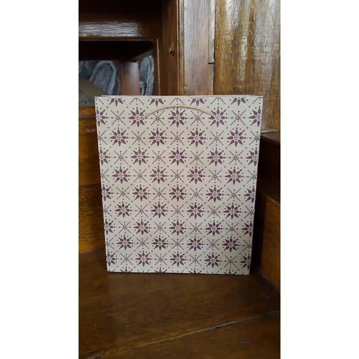 

Paper Bag Isi 12pcs TB 2 Tas Kertas Batik Truntum Goodie Bag Selusin Tas Kertas Murah 26-9330